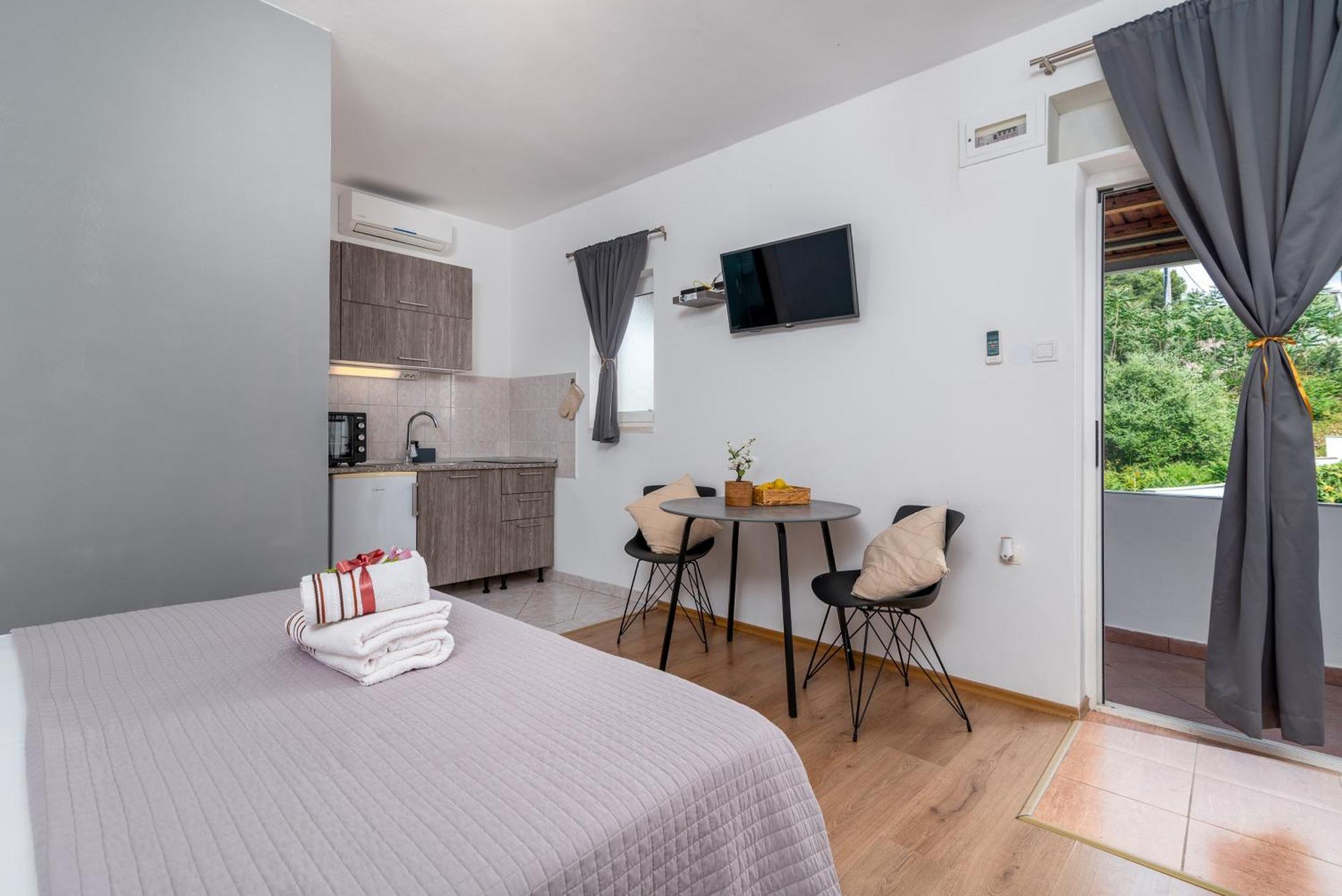 Studio Apartment Coce Trogir Exterior foto
